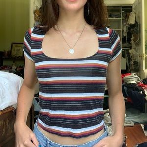 Cute simple cropped T-shirt.